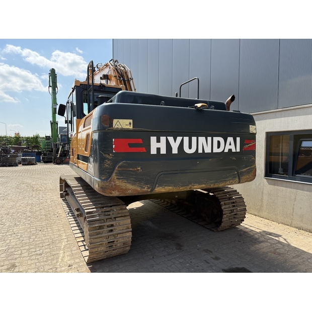 2018 Hyundai HX220L-48698278
