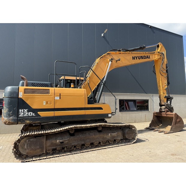 2018 Hyundai HX220L-48698280
