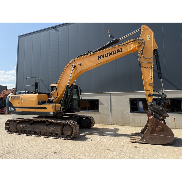 2018 Hyundai HX220L-48698281