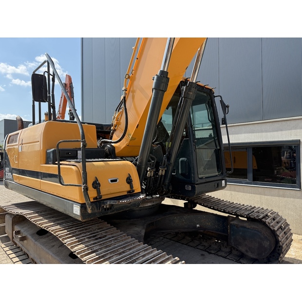 2018 Hyundai HX220L-48698282