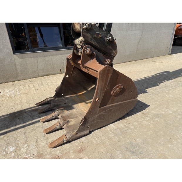 2018 Hyundai HX220L-48698285