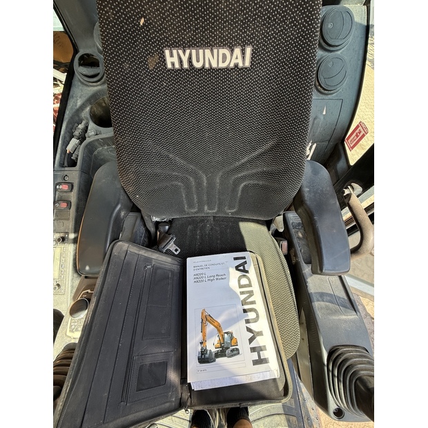 2018 Hyundai HX220L-48698290
