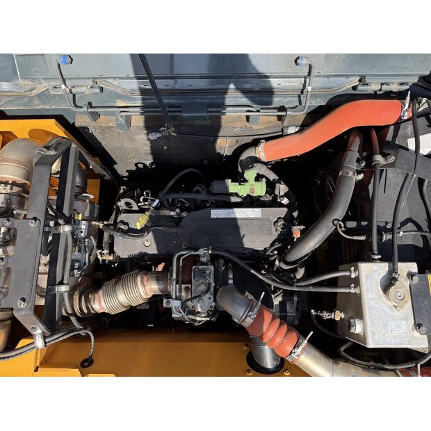 2018 Hyundai HX220L-48698294
