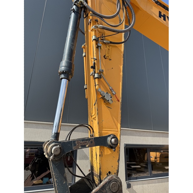 2018 Hyundai HX220L-48698298