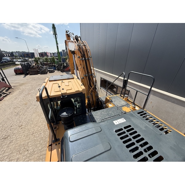 2018 Hyundai HX220L-48698306