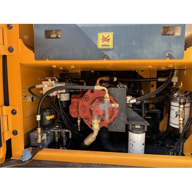2018 Hyundai HX220L-48698308