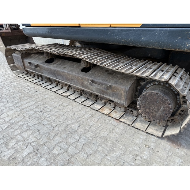 2018 Hyundai HX220L-48698309