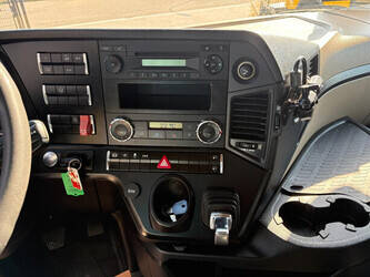 2013-mercedes-benz-actros-1476545-48711383