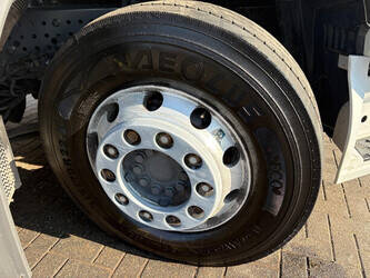 2013-mercedes-benz-actros-1476545-48711389