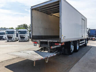 2014-renault-d26-320-6x2-dhollandia-2t-48711494