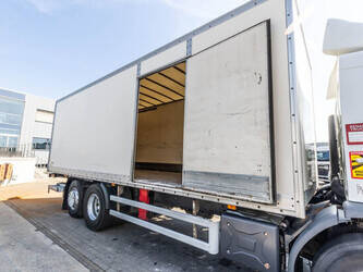2014-renault-d26-320-6x2-dhollandia-2t-48711497