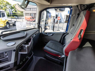 2015-volvo-fh-420-1476551-48711611