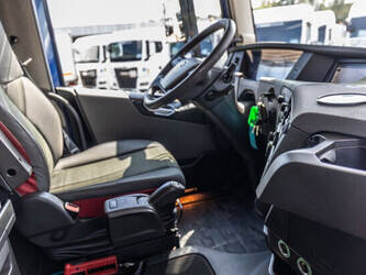 2015-volvo-fh-420-1476551-48711615