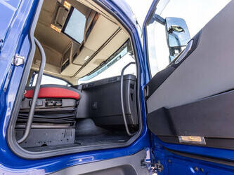 2015-volvo-fh-420-1476551-48711617