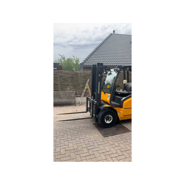 Jungheinrich TFG30S-48712189