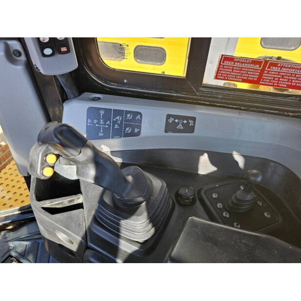 2015 كاتربيلر D6T LGP-48715209