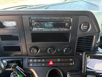 2015-mercedes-benz-antos-1476594-48715516
