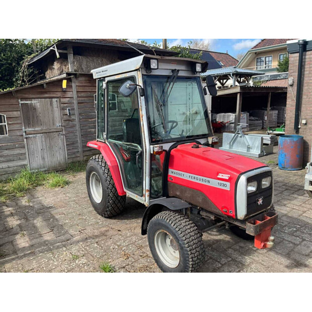 2010 Massey Ferguson 1230-48716785