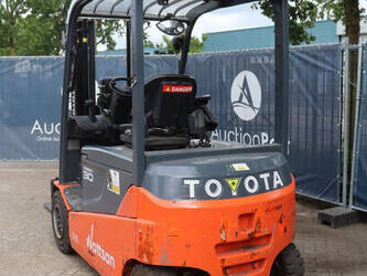 2013-toyota-8fbmt30-1476685-48717922