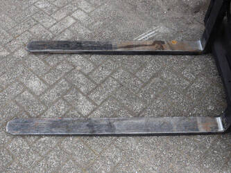 2013-toyota-8fbmt30-1476685-48717929