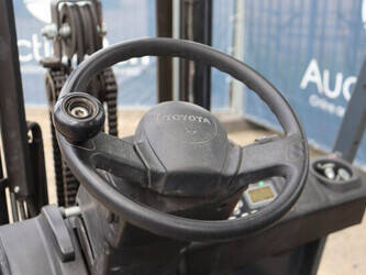 2013-toyota-8fbmt30-1476685-48717943
