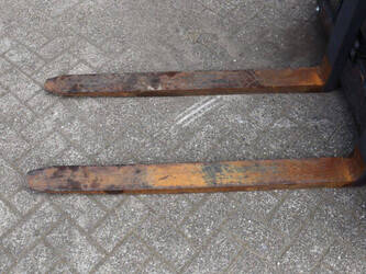 2010-linde-h25t-01-1476693-48718188