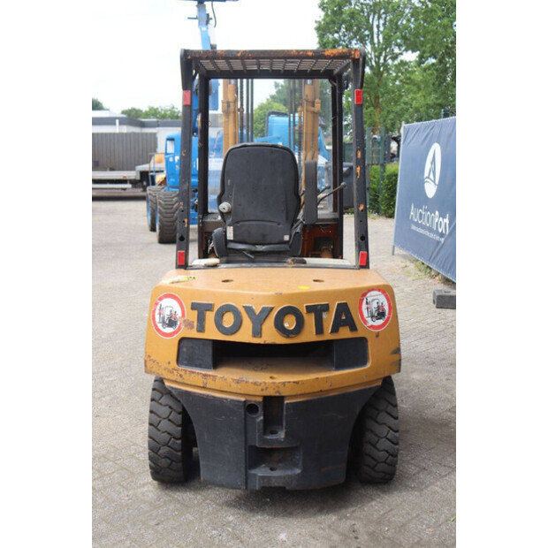 1994 Toyota 02-4FD25-48718490