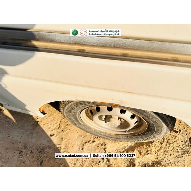 2011 ميتسوبيشي L300-48745388