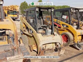 صورة ل لوادر صغيرة 2013 كاتربيلر 216B