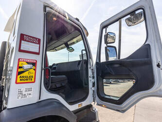 2014-renault-d26-320-6x2-dhollandia-2t-48746543