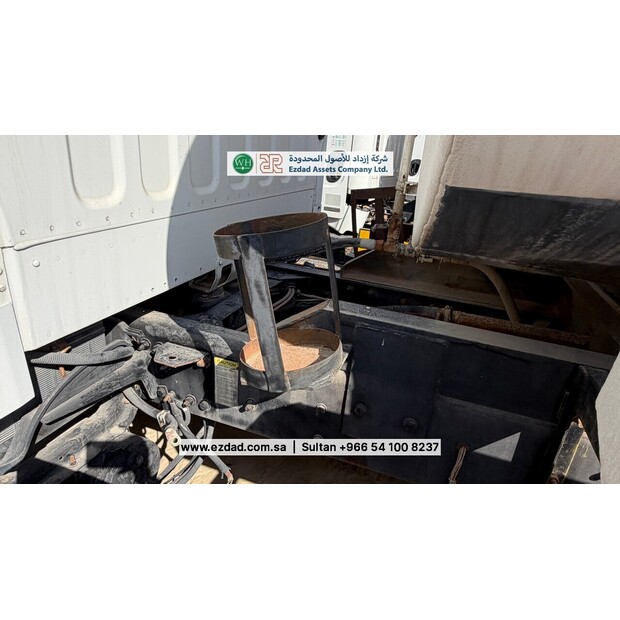Freightliner Business Class M2-48751569