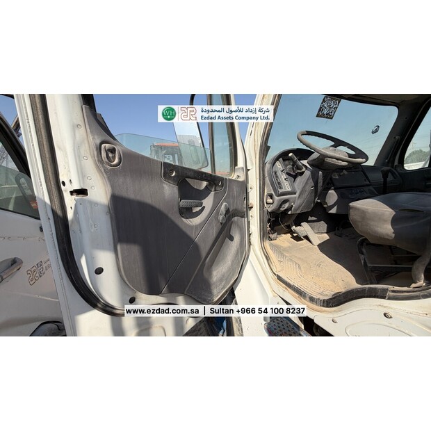 Freightliner Business Class M2-48751586