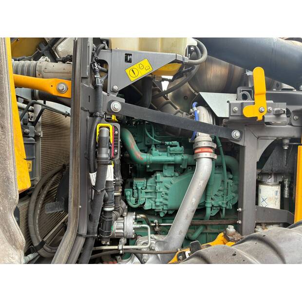 2022 فولفو L110H-48761806
