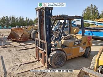 صورة ل رافعات شوكية كاتربيلر DP45KT