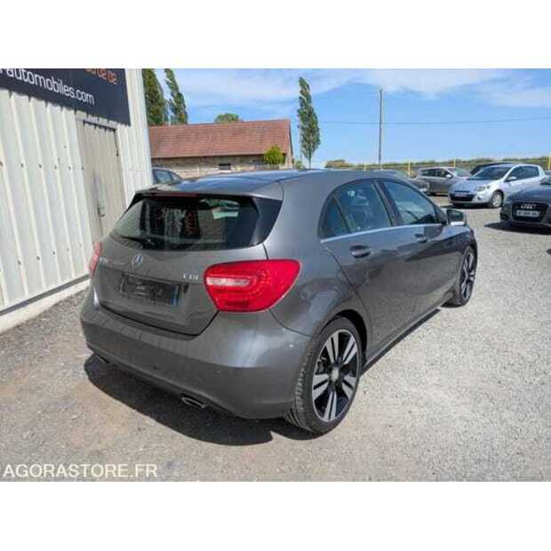 2016 Mercedes-Benz CLASS A-48772101