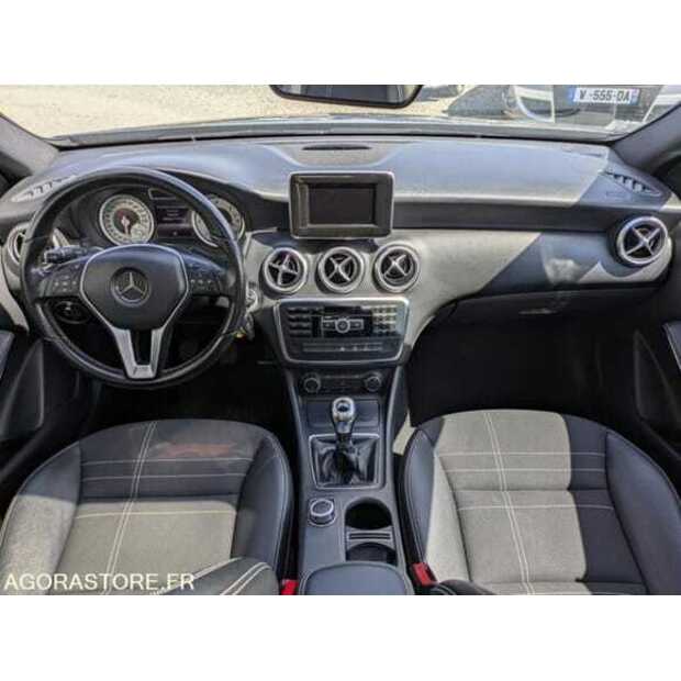 2016 Mercedes-Benz CLASS A-48772102