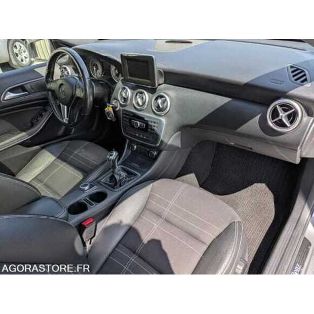 2016 Mercedes-Benz CLASS A-48772103