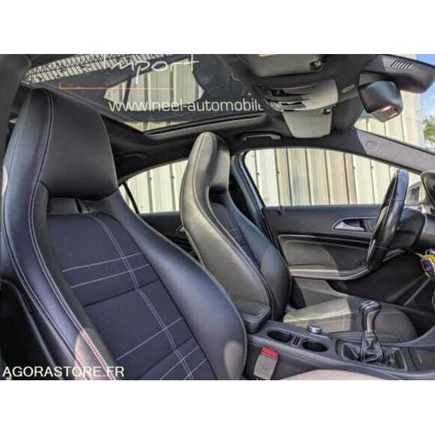 2016 Mercedes-Benz CLASS A-48772104
