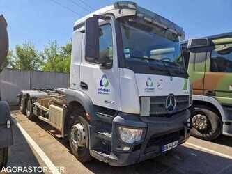 2015-mercedes-benz-antos-1477663-48772522