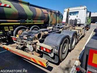 2015-mercedes-benz-antos-1477663-48772533