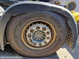 2015-mercedes-benz-antos-1477663-48772537