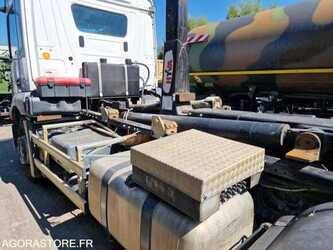 2015-mercedes-benz-antos-1477663-48772541
