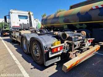 2015-mercedes-benz-antos-1477663-48772544