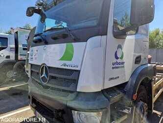 2015-mercedes-benz-antos-1477663-48772561
