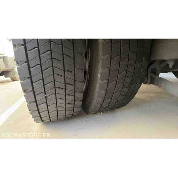 Iveco-48772638