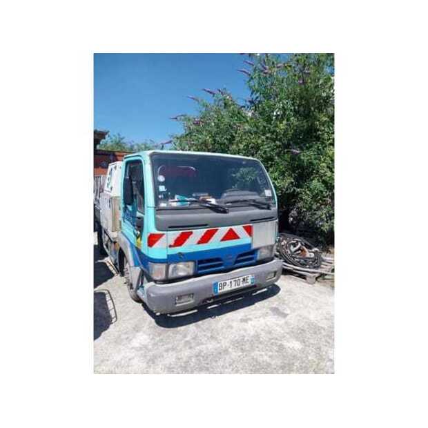 2006 نيسان Cabstar-48772688