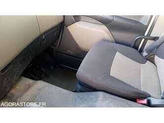 2011-renault-premium-1477674-48772745