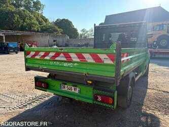 2015-renault-master-1477700-48773122