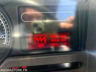 2009-renault-stratos-48773271