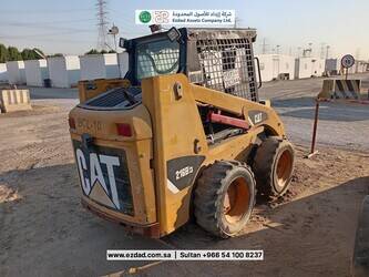 صورة ل لوادر صغيرة 2012 كاتربيلر 216B